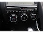 Jaguar E-Pace 2.0 P250 AWD SE / Panoramadak / Camera / Head-up / Leder / 19'' / Meridian / Memory seats / Navigatie / Dodehoek / Stoelverwarming / ACC