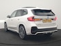 BMW iX1 xDrive30 M Sport 313pk Dealer O.H. | Trekhaak Af Fabriek | Panodak | 360 Camera | Head Up | Lederen Sportstoelen Memory & Verwarmd | Stuur Verwarmd | Keyless | Sfeerverlichting | Apple Carplay | Navigatie | DAB | 20"L.M