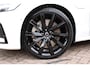 Volvo V60 T6 Automaat Plug-in hybrid AWD Plus Dark | DEMO DEAL| Panorama dak| Bowers & Wilkins Premium Audio| Verwarmde en Geventileerde voorstoelen| Stuurwielverwarming | Stoelmassage | Head-up Display | 360 camera | Trekhaak | 20" zwarte velgen | Styling kit | Zwarte logo's |
