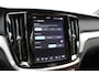 Volvo V60 T6 Automaat Plug-in hybrid AWD Plus Dark | DEMO DEAL| Panorama dak| Bowers & Wilkins Premium Audio| Verwarmde en Geventileerde voorstoelen| Stuurwielverwarming | Stoelmassage | Head-up Display | 360 camera | Trekhaak | 20" zwarte velgen | Styling kit | Zwarte logo's |