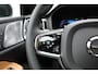 Volvo V60 T6 Automaat Plug-in hybrid AWD Plus Dark | DEMO DEAL| Panorama dak| Bowers & Wilkins Premium Audio| Verwarmde en Geventileerde voorstoelen| Stuurwielverwarming | Stoelmassage | Head-up Display | 360 camera | Trekhaak | 20" zwarte velgen | Styling kit | Zwarte logo's |