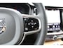 Volvo V60 T6 Automaat Plug-in hybrid AWD Plus Dark | DEMO DEAL| Panorama dak| Bowers & Wilkins Premium Audio| Verwarmde en Geventileerde voorstoelen| Stuurwielverwarming | Stoelmassage | Head-up Display | 360 camera | Trekhaak | 20" zwarte velgen | Styling kit | Zwarte logo's |