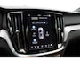 Volvo V60 T6 Automaat Plug-in hybrid AWD Plus Dark | DEMO DEAL| Panorama dak| Bowers & Wilkins Premium Audio| Verwarmde en Geventileerde voorstoelen| Stuurwielverwarming | Stoelmassage | Head-up Display | 360 camera | Trekhaak | 20" zwarte velgen | Styling kit | Zwarte logo's |