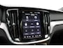 Volvo V60 T6 Automaat Plug-in hybrid AWD Plus Dark | DEMO DEAL| Panorama dak| Bowers & Wilkins Premium Audio| Verwarmde en Geventileerde voorstoelen| Stuurwielverwarming | Stoelmassage | Head-up Display | 360 camera | Trekhaak | 20" zwarte velgen | Styling kit | Zwarte logo's |