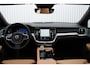 Volvo V60 T6 Automaat Plug-in hybrid AWD Plus Dark | DEMO DEAL| Panorama dak| Bowers & Wilkins Premium Audio| Verwarmde en Geventileerde voorstoelen| Stuurwielverwarming | Stoelmassage | Head-up Display | 360 camera | Trekhaak | 20" zwarte velgen | Styling kit | Zwarte logo's |