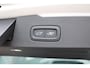 Volvo V60 T6 Automaat Plug-in hybrid AWD Plus Dark | DEMO DEAL| Panorama dak| Bowers & Wilkins Premium Audio| Verwarmde en Geventileerde voorstoelen| Stuurwielverwarming | Stoelmassage | Head-up Display | 360 camera | Trekhaak | 20" zwarte velgen | Styling kit | Zwarte logo's |