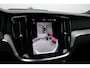 Volvo V60 T6 Automaat Plug-in hybrid AWD Plus Dark | DEMO DEAL| Panorama dak| Bowers & Wilkins Premium Audio| Verwarmde en Geventileerde voorstoelen| Stuurwielverwarming | Stoelmassage | Head-up Display | 360 camera | Trekhaak | 20" zwarte velgen | Styling kit | Zwarte logo's |