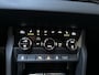 Skoda Karoq 1.5 TSI ACT Business Edition Plus Stoelverwarming Trekhaak Camera Navigatie DAB+ App-Connect