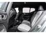 Volvo XC40 2.0 B4 Plus Dark | Trekhaak | Lichtmetalen Velgen 19 inch | Harman Kardon Audio | Achteruitrijcamera | Parkeersensoren | Keyless Entry | Elektrische Achterklep | Elektrisch Verstelbare Voorstoelen | Stoelverwarming | Google Navigatie | Apple Carplay | Android Auto