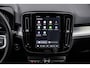 Volvo XC40 2.0 B4 Plus Dark | Trekhaak | Lichtmetalen Velgen 19 inch | Harman Kardon Audio | Achteruitrijcamera | Parkeersensoren | Keyless Entry | Elektrische Achterklep | Elektrisch Verstelbare Voorstoelen | Stoelverwarming | Google Navigatie | Apple Carplay | Android Auto