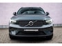 Volvo XC40 2.0 B4 Plus Dark | Trekhaak | Lichtmetalen Velgen 19 inch | Harman Kardon Audio | Achteruitrijcamera | Parkeersensoren | Keyless Entry | Elektrische Achterklep | Elektrisch Verstelbare Voorstoelen | Stoelverwarming | Google Navigatie | Apple Carplay | Android Auto