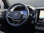 Volvo XC40 2.0 B4 Plus Dark / Trekhaak / All-Season / Stuur- Stoelverwarming / Harman Kardon / Parkeersensoren 360 / Elek. Stoelen / Geheugen stoel / Blis / 19'' /