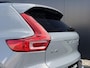 Volvo XC40 2.0 B4 Plus Dark / Trekhaak / All-Season / Stuur- Stoelverwarming / Harman Kardon / Parkeersensoren 360 / Elek. Stoelen / Geheugen stoel / Blis / 19'' /