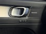 Volvo XC40 2.0 B4 Plus Dark / Trekhaak / All-Season / Stuur- Stoelverwarming / Harman Kardon / Parkeersensoren 360 / Elek. Stoelen / Geheugen stoel / Blis / 19'' /