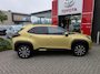 Toyota Yaris Cross 1.5 Hybrid First Edition NIEUW GELEVERD TREKHAAK 100% DEALER OH. METALLIC LAK