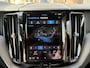 Volvo XC60 2.0 T8 Plug-in hybrid AWD Plus Black Edition FULL OPTIONS| ELEK. TREKHAAK| LUCHTVERING!| PANO| BOWERS EN WILKINS| MEMORY STOELEN| 360 CAMERA| STOEL + STUURVERWARMING| ACHTERBANK VERWARMD|