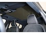 Volvo EC40 Single Motor Extended Range Plus Europa 82 kWh - IntelliSafe Assist & Surround - Harman Kardon audio - Verwarmde voorstoelen, stuur & achterbank - Elektr. bedienb. voorstoelen met geheugen links - Parkeercamera achter - Parkeersensoren voor & achter - Draadloze tel. lader - Warmtepomp - Contrasterend zwart dak - Getint glas v.a. B-stijl - 20' LMV
