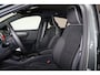 Volvo EC40 Single Motor Extended Range Plus Europa 82 kWh - IntelliSafe Assist & Surround - Harman Kardon audio - Verwarmde voorstoelen, stuur & achterbank - Elektr. bedienb. voorstoelen met geheugen links - Parkeercamera achter - Parkeersensoren voor & achter - Draadloze tel. lader - Warmtepomp - Contrasterend zwart dak - Getint glas v.a. B-stijl - 20' LMV