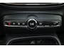 Volvo EC40 Single Motor Extended Range Plus Europa 82 kWh - IntelliSafe Assist & Surround - Harman Kardon audio - Verwarmde voorstoelen, stuur & achterbank - Elektr. bedienb. voorstoelen met geheugen links - Parkeercamera achter - Parkeersensoren voor & achter - Draadloze tel. lader - Warmtepomp - Contrasterend zwart dak - Getint glas v.a. B-stijl - 20' LMV