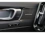 Volvo EC40 Single Motor Extended Range Plus Europa 82 kWh - IntelliSafe Assist & Surround - Harman Kardon audio - Verwarmde voorstoelen, stuur & achterbank - Elektr. bedienb. voorstoelen met geheugen links - Parkeercamera achter - Parkeersensoren voor & achter - Draadloze tel. lader - Warmtepomp - Contrasterend zwart dak - Getint glas v.a. B-stijl - 20' LMV