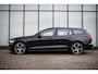 Volvo V60 2.0 B3 R-Design | Trekhaak | Adaptieve Cruise Control | Elekt. bestuurdersstoel + Geheugen | Keyless Entry & Drive | DAB | Parkeercamera | Apple Carplay & Android Auto |