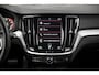 Volvo V60 2.0 B3 R-Design | Trekhaak | Adaptieve Cruise Control | Elekt. bestuurdersstoel + Geheugen | Keyless Entry & Drive | DAB | Parkeercamera | Apple Carplay & Android Auto |