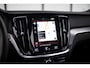 Volvo V60 2.0 B3 R-Design | Trekhaak | Adaptieve Cruise Control | Elekt. bestuurdersstoel + Geheugen | Keyless Entry & Drive | DAB | Parkeercamera | Apple Carplay & Android Auto |