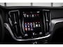 Volvo V60 2.0 B3 R-Design | Trekhaak | Adaptieve Cruise Control | Elekt. bestuurdersstoel + Geheugen | Keyless Entry & Drive | DAB | Parkeercamera | Apple Carplay & Android Auto |