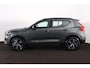 Volvo XC40 B4 Plus Dark - IntelliSafe Assist & Surround - Harman Kardon audio - Elektr. bebienbare voorstoelen met geheugen links - Parkeercamera achter - Verwarmde voorstoelen & stuur - Keyless - Elektr. bedienbare achterklep - Parkeersensoren voor & achter - Draadloze tel. lader - 18 inch wielen