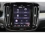 Volvo XC40 B4 Plus Dark - IntelliSafe Assist & Surround - Harman Kardon audio - Elektr. bebienbare voorstoelen met geheugen links - Parkeercamera achter - Verwarmde voorstoelen & stuur - Keyless - Elektr. bedienbare achterklep - Parkeersensoren voor & achter - Draadloze tel. lader - 18 inch wielen