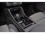 Volvo XC40 B4 Plus Dark - IntelliSafe Assist & Surround - Harman Kardon audio - Elektr. bebienbare voorstoelen met geheugen links - Parkeercamera achter - Verwarmde voorstoelen & stuur - Keyless - Elektr. bedienbare achterklep - Parkeersensoren voor & achter - Draadloze tel. lader - 18 inch wielen