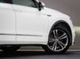 Volkswagen Tiguan 1.5 TSI ACT Highline Business R-Line (PANO, TREKHAAK, ADAPTIVE CRUISE, APPLE CARPLAY/ANDROID AUTO, 360 CAMERA)