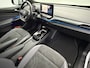 Volkswagen ID.5 Pro 77 kWh SOH 94,7% | Warmtepomp | Trekhaak | IQ Light | Head-Up Display | Panoramadak | Stoel/Stuurverwarming
