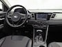 Kia Niro Hybrid 1.6 GDi DynamicLine Automaat (APPLE CARPLAY, NAVIGATIE, CAMERA, LEDER, SPORTSTOELEN, LANE ASSIST, CRUISE, NIEUWSTAAT)