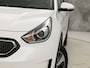Kia Niro Hybrid 1.6 GDi DynamicLine Automaat (APPLE CARPLAY, NAVIGATIE, CAMERA, LEDER, SPORTSTOELEN, LANE ASSIST, CRUISE, NIEUWSTAAT)