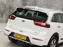 Kia Niro Hybrid 1.6 GDi DynamicLine Automaat (APPLE CARPLAY, NAVIGATIE, CAMERA, LEDER, SPORTSTOELEN, LANE ASSIST, CRUISE, NIEUWSTAAT)