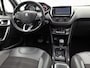Peugeot 2008 1.2 PureTech Allure Sport Automaat (PANORAMADAK, APPLE CARPLAY, NAVIGATIE, CLIMATE, CAMERA, LEDER, SPORTSTOELEN, GETINT GLAS, CRUISE, NIEUWE APK, NIEUWSTAAT)
