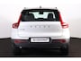 Volvo XC40 Recharge Plus 70 kWh - IntelliSafe Assist & Surround - Parkeercamera achter - Verwarmde voorstoelen & stuur - Parkeersensoren voor & achter - Draadloze tel. lader - Warmtepomp - Inklapbare trekhaak - 19' LMV