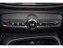 Volvo XC40 Recharge Plus 70 kWh - IntelliSafe Assist & Surround - Parkeercamera achter - Verwarmde voorstoelen & stuur - Parkeersensoren voor & achter - Draadloze tel. lader - Warmtepomp - Inklapbare trekhaak - 19' LMV