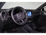 Volvo XC40 Recharge Plus 70 kWh - IntelliSafe Assist & Surround - Parkeercamera achter - Verwarmde voorstoelen & stuur - Parkeersensoren voor & achter - Draadloze tel. lader - Warmtepomp - Inklapbare trekhaak - 19' LMV