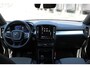 Volvo XC40 B4 Plus Dark | Trekhaak | Verwarmbare voorstoelen en stuurwiel | Premium audio by Harman Kardon | Adaptieve cruise control | Verwarmbare voorruit | Keyless | Elektrische achterklep | Apple carplay/Android auto