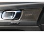 Volvo XC40 B4 Plus Dark | Trekhaak | Verwarmbare voorstoelen en stuurwiel | Premium audio by Harman Kardon | Adaptieve cruise control | Verwarmbare voorruit | Keyless | Elektrische achterklep | Apple carplay/Android auto