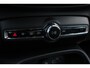 Volvo XC40 B4 Plus Dark | Trekhaak | Verwarmbare voorstoelen en stuurwiel | Premium audio by Harman Kardon | Adaptieve cruise control | Verwarmbare voorruit | Keyless | Elektrische achterklep | Apple carplay/Android auto