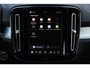 Volvo XC40 B4 Plus Dark | Trekhaak | Verwarmbare voorstoelen en stuurwiel | Premium audio by Harman Kardon | Adaptieve cruise control | Verwarmbare voorruit | Keyless | Elektrische achterklep | Apple carplay/Android auto
