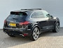 Porsche Cayenne 4.8 S Luchtvering Trekhaak Panorama Camera 21 inch Verwarmde voorruit Bose