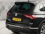 Volkswagen Tiguan 1.5 TSI ACT R-Line Sport 150Pk Automaat (PANORAMADAK, VIRTUAL COCKPIT, APPLE CARPLAY, GROOT NAVI, ZWART HEMEL, MASSAGE, STOELVERWARMING, MODE KNOP, KEYLESS, NIEUWSTAAT)