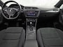 Volkswagen Tiguan 1.5 TSI ACT R-Line Sport 150Pk Automaat (PANORAMADAK, VIRTUAL COCKPIT, APPLE CARPLAY, GROOT NAVI, ZWART HEMEL, MASSAGE, STOELVERWARMING, MODE KNOP, KEYLESS, NIEUWSTAAT)