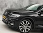 Volkswagen Tiguan 1.5 TSI ACT R-Line Sport 150Pk Automaat (PANORAMADAK, VIRTUAL COCKPIT, APPLE CARPLAY, GROOT NAVI, ZWART HEMEL, MASSAGE, STOELVERWARMING, MODE KNOP, KEYLESS, NIEUWSTAAT)