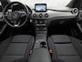 Mercedes-Benz B-klasse 180 Sport Automaat (GROOT NAVI, CAMERA, STOELVERWARMING, ZWART HEMEL, SPORTSTOELEN, CRUISE, KEYLESS START, NIEUWSTAAT)