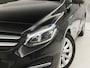 Mercedes-Benz B-klasse 180 Sport Automaat (GROOT NAVI, CAMERA, STOELVERWARMING, ZWART HEMEL, SPORTSTOELEN, CRUISE, KEYLESS START, NIEUWSTAAT)